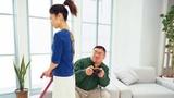 Chồng mải chơi...đẩy trách nhiệm lên vai vợ