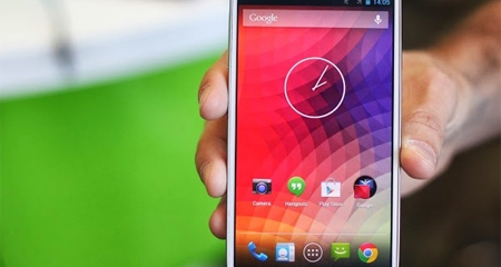 Vì sao Google bán Galaxy S4 siêu đắt?