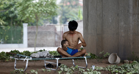 Ngủ trưa giữa đường để chống... nắng ở Thủ đô