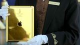 Ở khách sạn sang, được xài iPad vàng