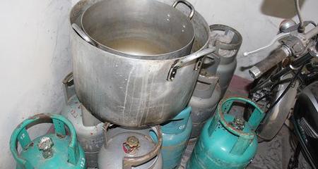 Bắt quả tang vụ nghi nấu cao hổ ở nhà giám đốc