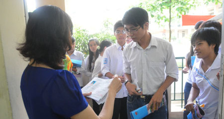 Tốt nghiệp 2013: Băn khoăn vì máy ghi âm, ghi hình