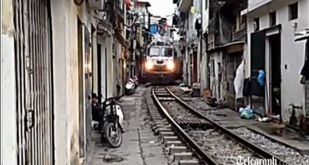 Tàu qua ngõ chợ Khâm Thiên lên báo Anh