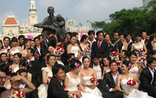 100 cặp đôi cưới cùng ngày cùng giờ