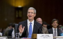 Những câu hỏi ngô nghê trong phiên chất vấn CEO Apple