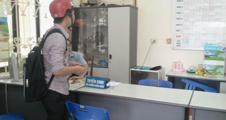 Bạc mặt 'chạy sô' thi thử đại học
