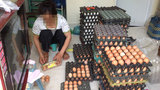 Trứng bẩn tràn ngập thị trường