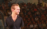 Nick Vujicic nói chuyện 'nghiêm trọng' với trẻ em