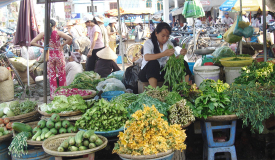 thực phẩm, nhà hàng, giảm mạnh, đắt đỏ, rau xanh, tăng giá