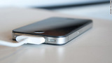 Hack iPhone “chớp nhoáng” nhờ sạc nhiễm độc