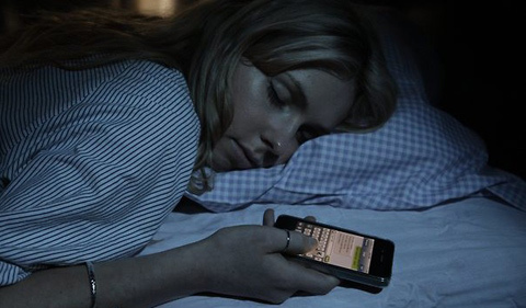 Smartphone, tablet , rối loạn giấc ngủ, ánh sáng, melatonin