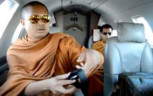 Nhà sư Thái sành công nghệ gây sốt YouTube
