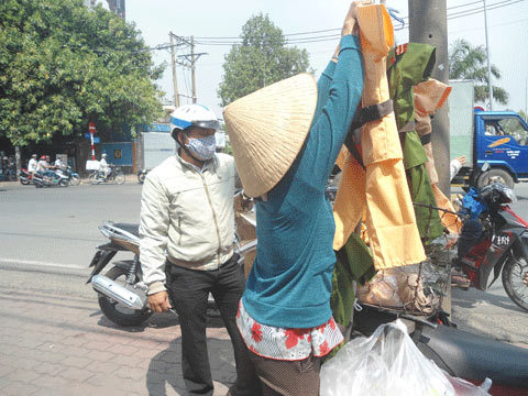 Rộ mốt sắm quân phục cảnh sát, công an cho trẻ