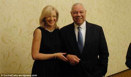 Cựu Ngoại trưởng Colin Powell bị lộ 'chuyện nhạy cảm'