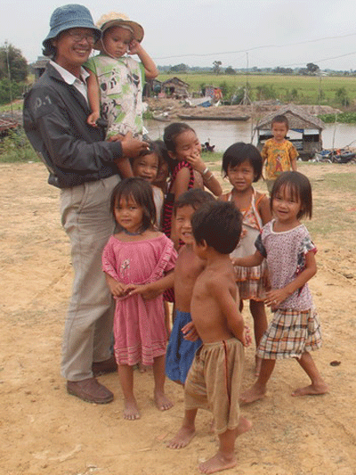 Đứa trẻ,  xóm Việt kiều, quốc tịch, Long An