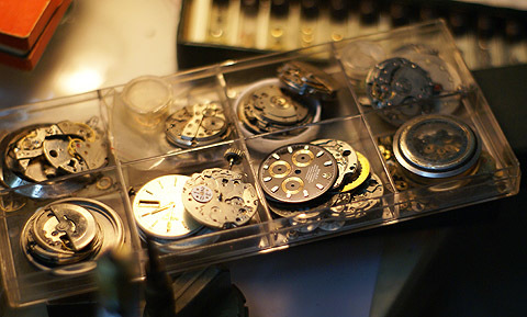 Những thợ sửa đồng hồ thu nhập ngàn đô