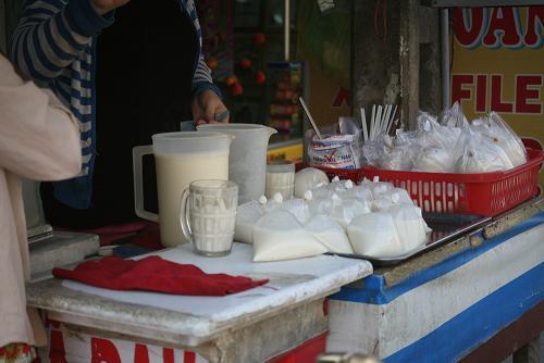 Chợ Kim Biên, Trug Quốc, sữa đậu nành, sài gòn,công khai, vỉa hè, pha chế