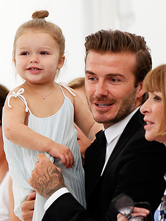 David Beckham đưa con gái đi xem show thời trang của mẹ