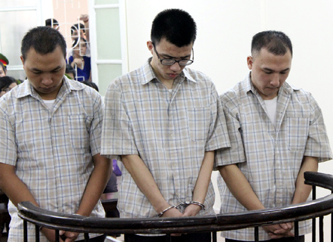 Nước mắt nam sinh giết người nơi giảng đường