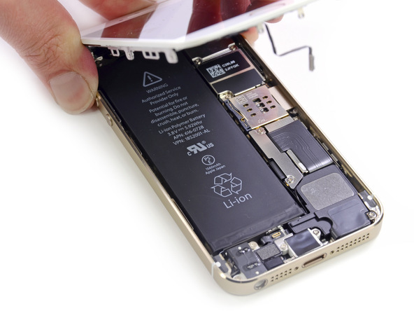 ‘Mổ bụng’ iPhone 5S phiên bản màu vàng
