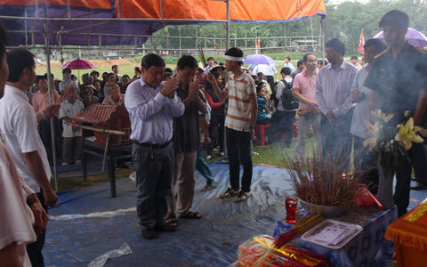 tiễn đưa, an nghỉ, lũ lụt