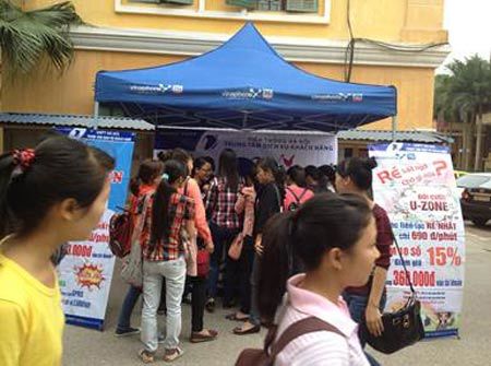 Sinh viên “cạn túi” vẫn thoải mái alo