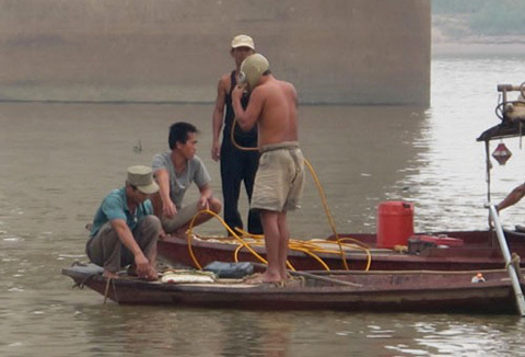 Cát Tường, tìm kiếm, thi thể, bác sĩ, ném xác, bệnh nhân, thợ lặn