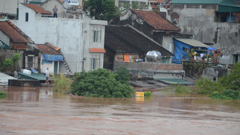 Quảng Ninh: Lũ ống nhấn chìm hàng trăm nhà dân