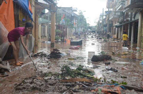 Quảng Ninh: Lũ ống nhấn chìm hàng trăm nhà dân