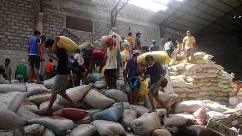 Philippines, Haiyan, cướp phá, kho gạo