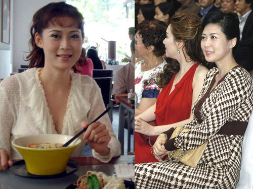 Y Phụng, Diễm Huwowgn, Việt Trinh, sóng gió tình trường Y Phụng, Diễm Huwowgn, Việt Trinh, sóng gió tình trường
