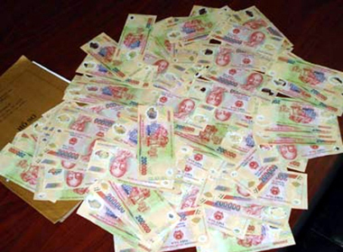 Phi vụ khủng: Mua 1 tỷ đồng tiền giả tiêu tết