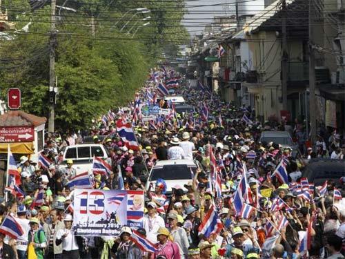 Thái Lan, Yingluck Shinawatra, biểu tình, phản đối chính phủ, tê liệt, đóng cửa