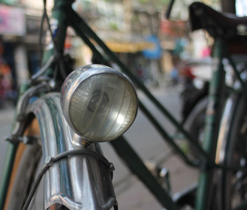 Chuyện lạ Hà Nội: Xe đạp đắt ngang SH