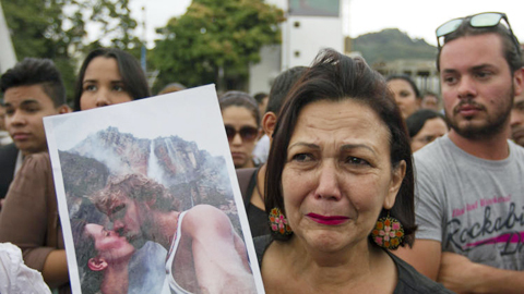 Đám tang đẫm nước mắt của Hoa hậu Venezuela