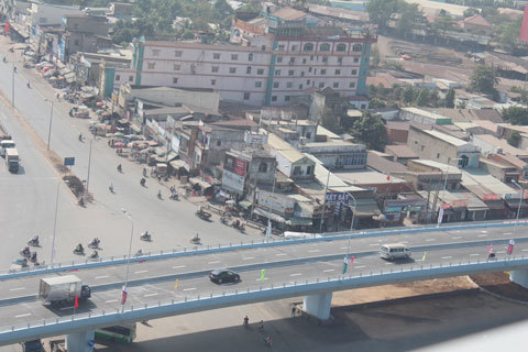 Thông xe, cầu vượt thép, đầu tiên, Đồng Nai