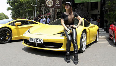 bà chủ, cafe, Sài Gòn, siêu xe, 8x, Ferrari 458