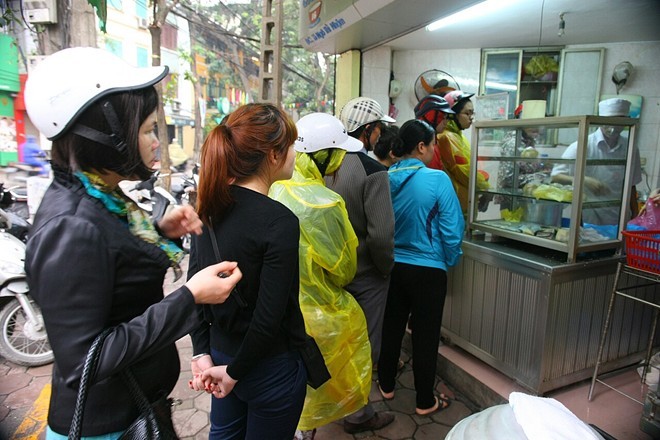 xếp-hàng, đặc-sản, phở, Hà-thành, Hà Nội, bánh-trôi-bánh-chay, giò-chả, bánh-chưng