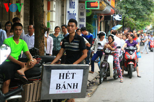 xếp-hàng, đặc-sản, phở, Hà-thành, Hà Nội, bánh-trôi-bánh-chay, giò-chả, bánh-chưng