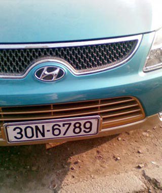 Chiếc xe Hyundai Veracruz màu xanh dương