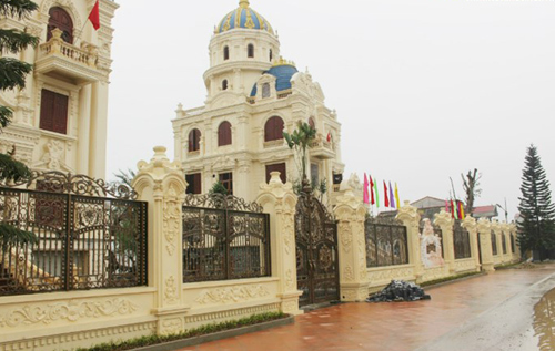 Lâu đài sinh đôi, đại gia Ninh Bình,kiến trúc sư ,Gia Thanh, huyện Gia Viễn, Ninh Bình