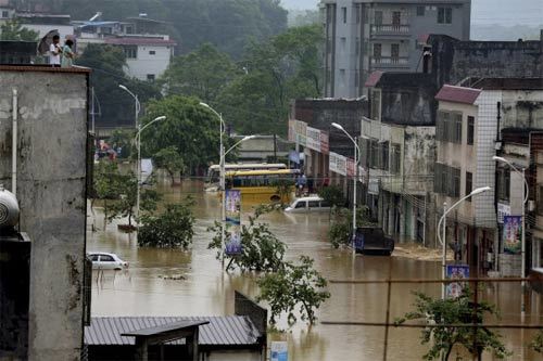 Trung Quốc, mưa, lụt, chết người, tử vong, tàn phá, tấn công