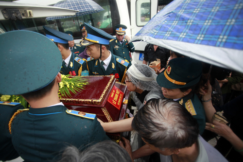 máy bay; trực thăng; hy sinh;