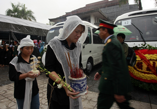 máy bay; trực thăng; hy sinh;