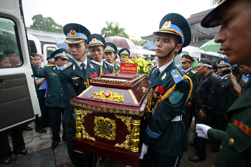 máy bay; trực thăng; hy sinh;