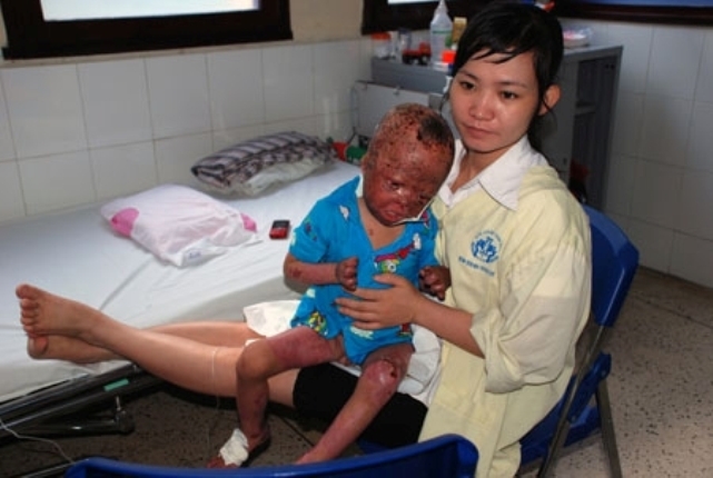 cháu bé, nghẹn lòng, độc ác