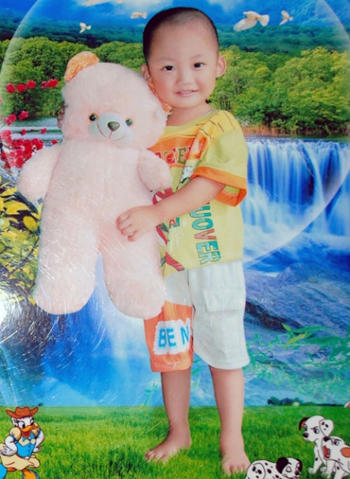 cháu bé, nghẹn lòng, độc ác