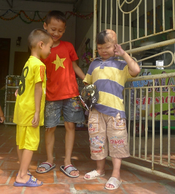 cháu bé, nghẹn lòng, độc ác