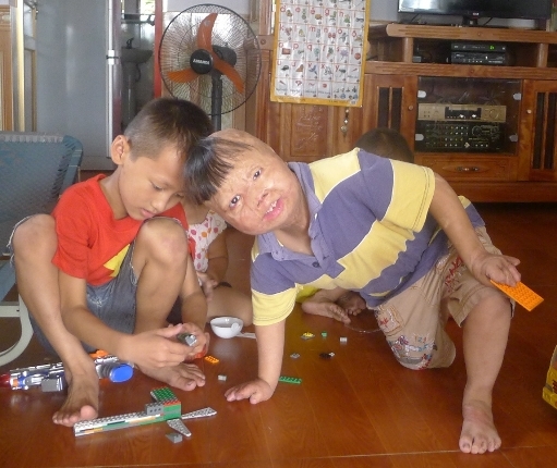 cháu bé, nghẹn lòng, độc ác