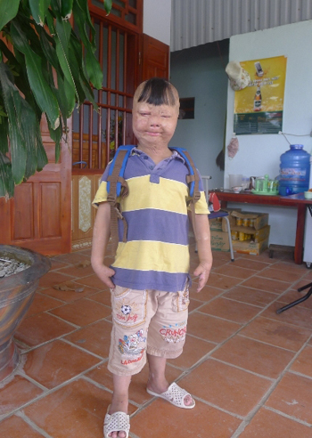 cháu bé, nghẹn lòng, độc ác